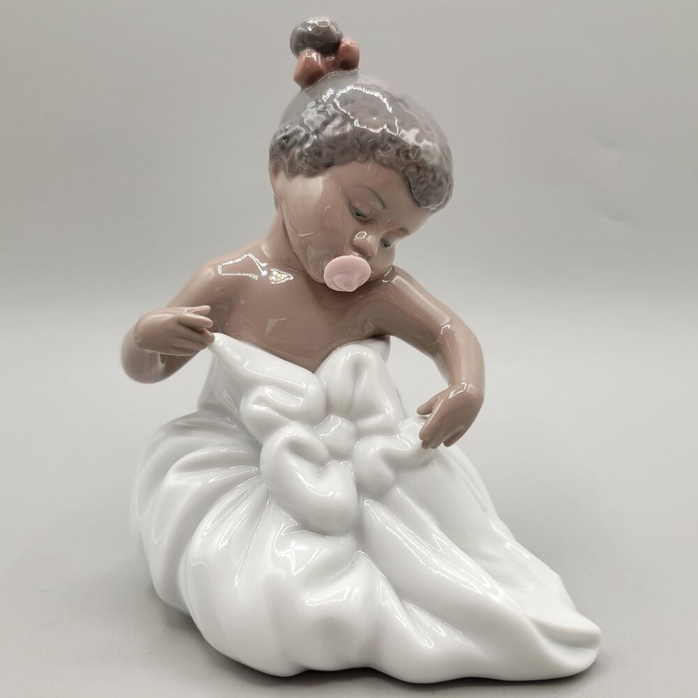 Lladro NAO Our Little Girl Porcelain Figurine Treasured Memories Rafael Lozano
